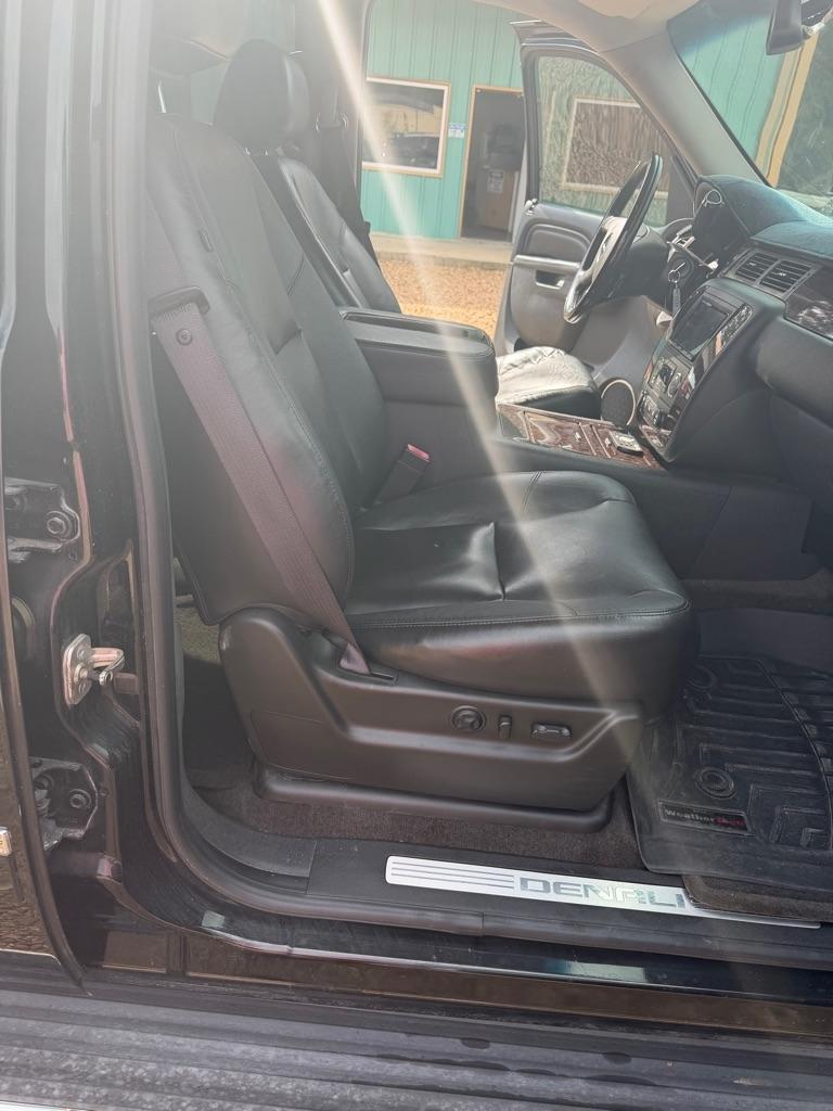 GMC Yukon Denali 4WD 2011