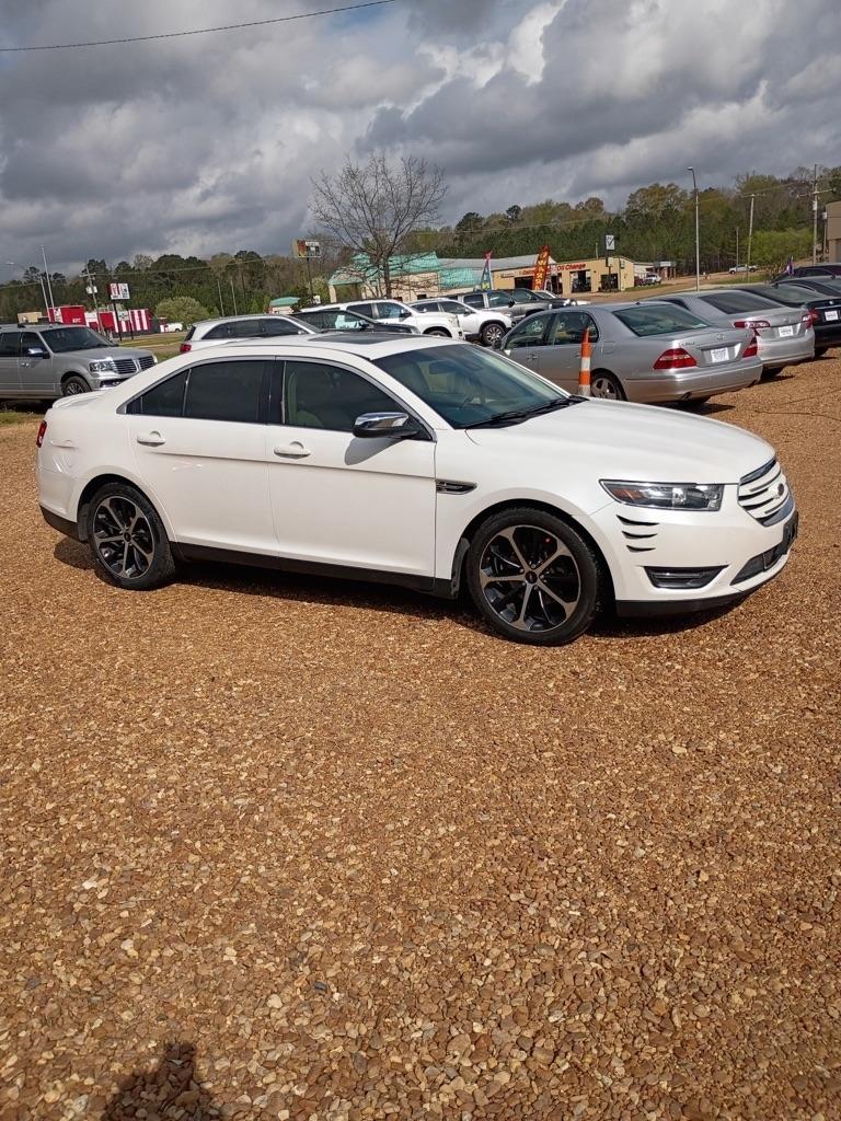 Ford Taurus Limited FWD 2016