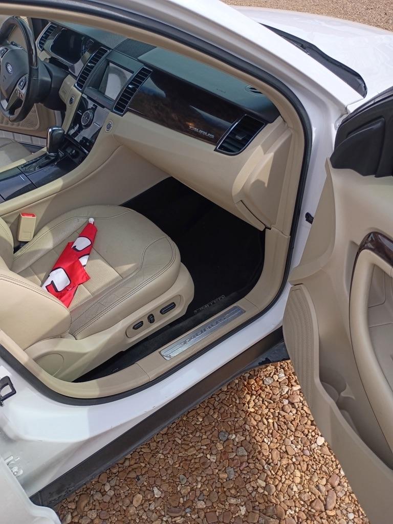 Ford Taurus Limited FWD 2016