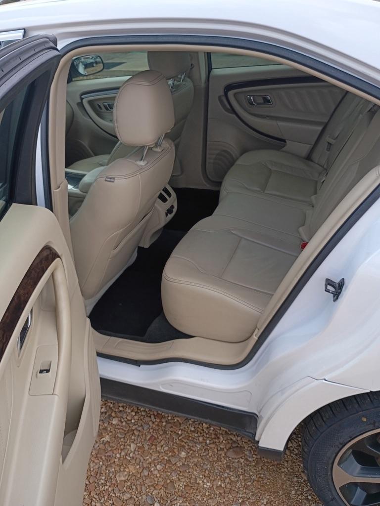 Ford Taurus Limited FWD 2016