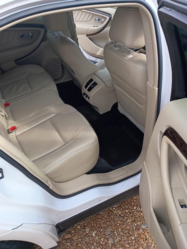 Ford Taurus Limited FWD 2016