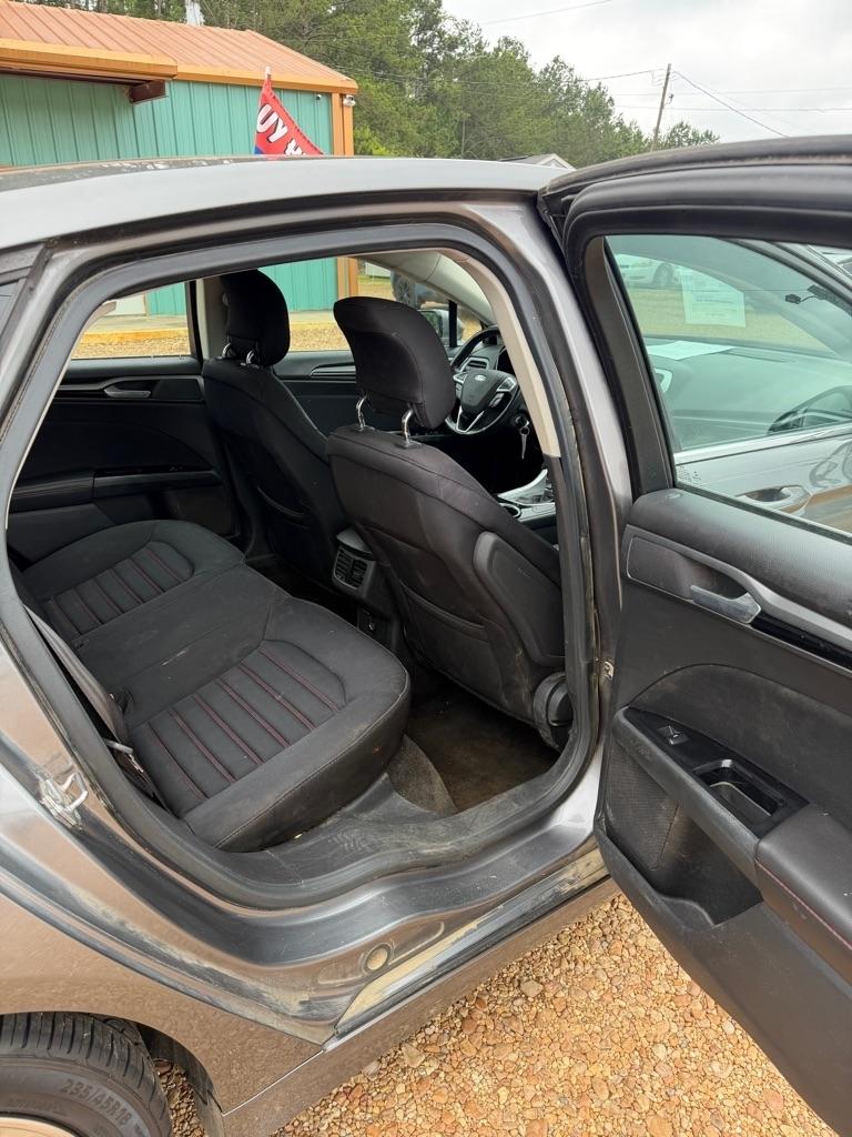 Ford Fusion SE 2013