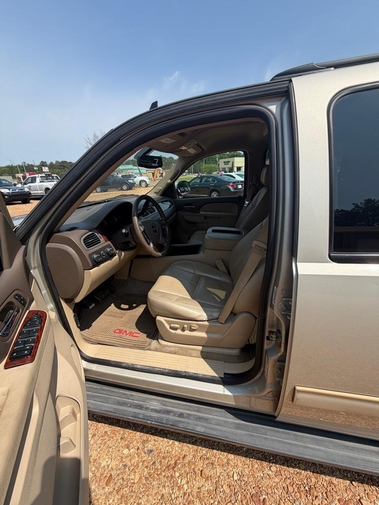 GMC Yukon XL SLT 1/2 Ton 4WD 2014