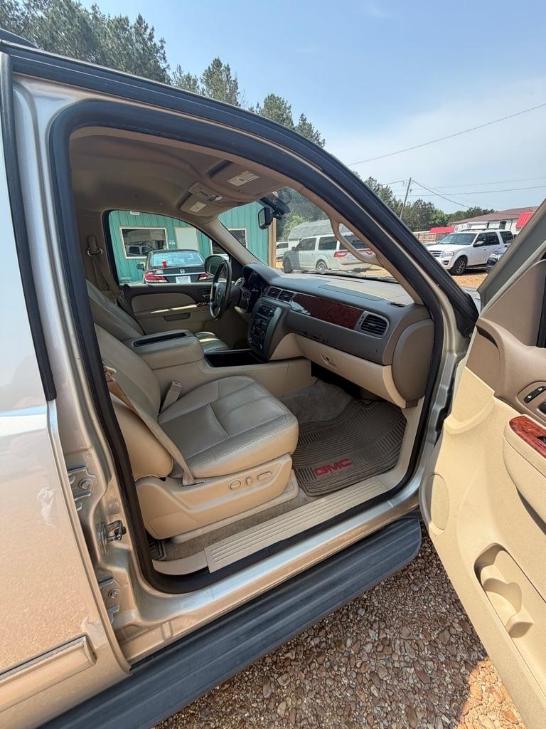 GMC Yukon XL SLT 1/2 Ton 4WD 2014
