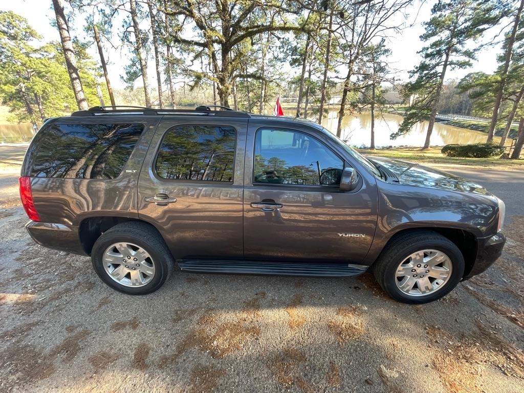 GMC Yukon SLT1 2WD 2011