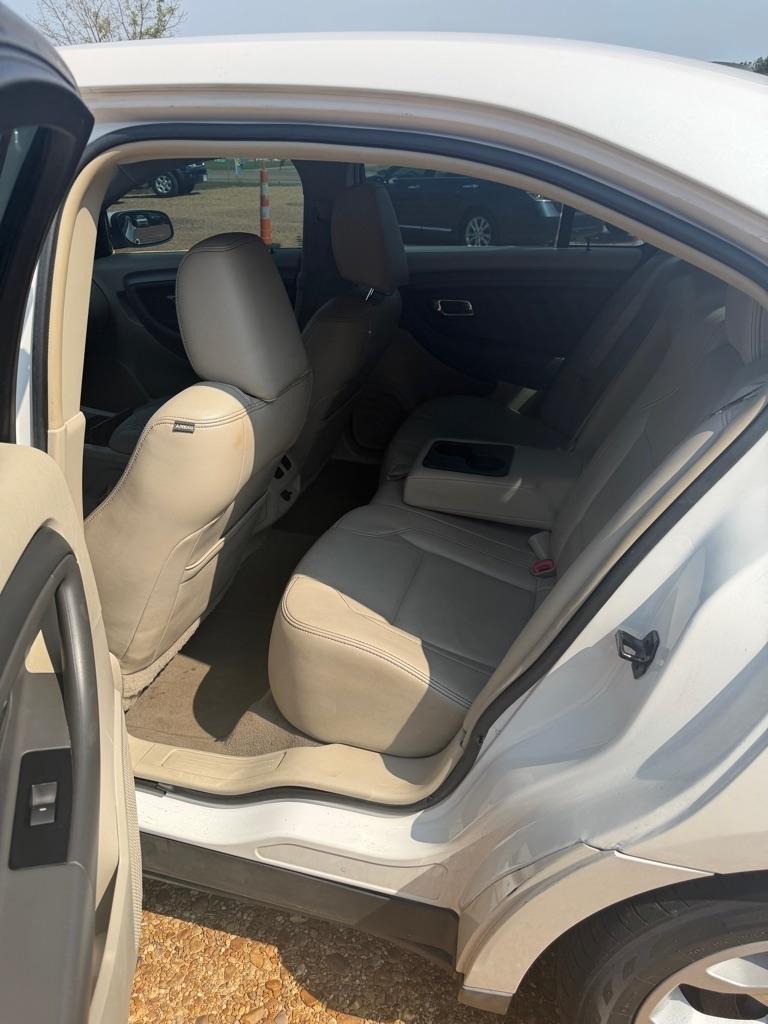 Ford Taurus SEL FWD 2010