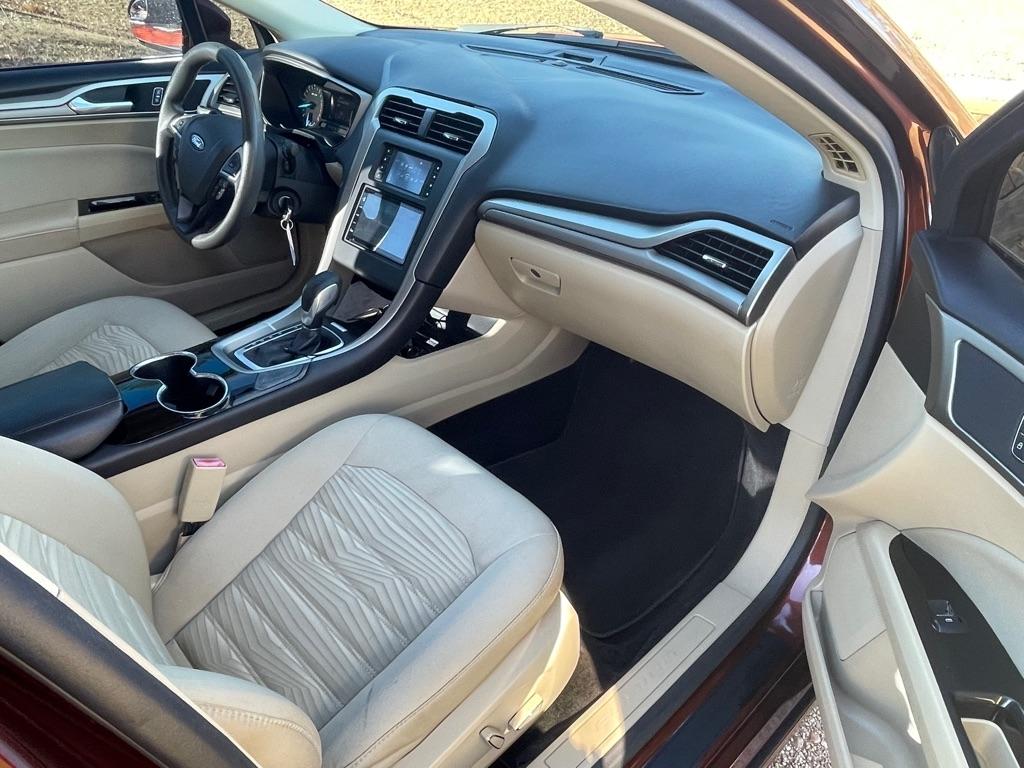 Ford Fusion SE 2016