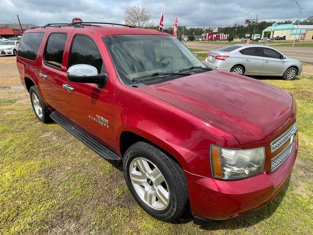 Chevrolet Suburban LT 1500 2WD 2014