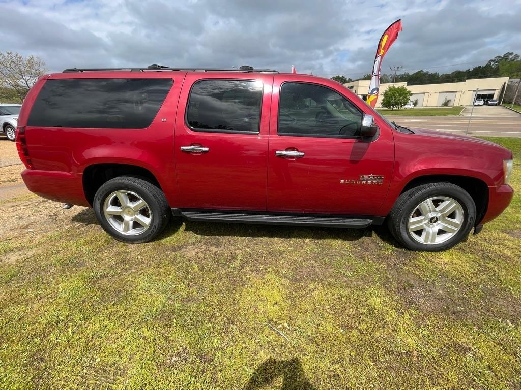 Chevrolet Suburban LT 1500 2WD 2014