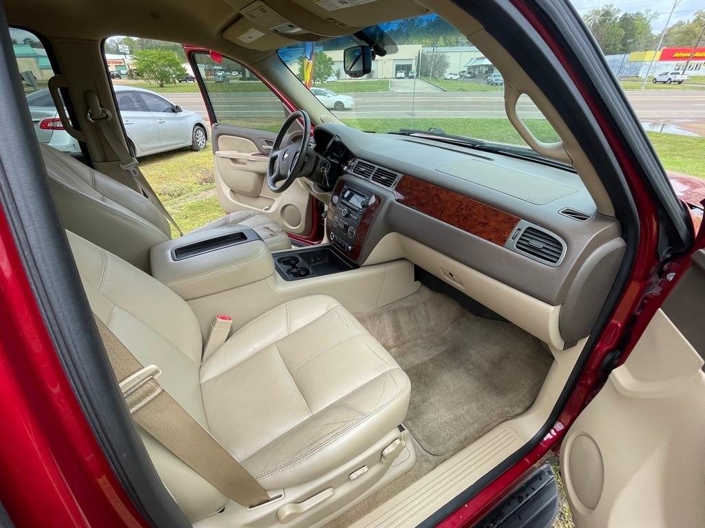 Chevrolet Suburban LT 1500 2WD 2014