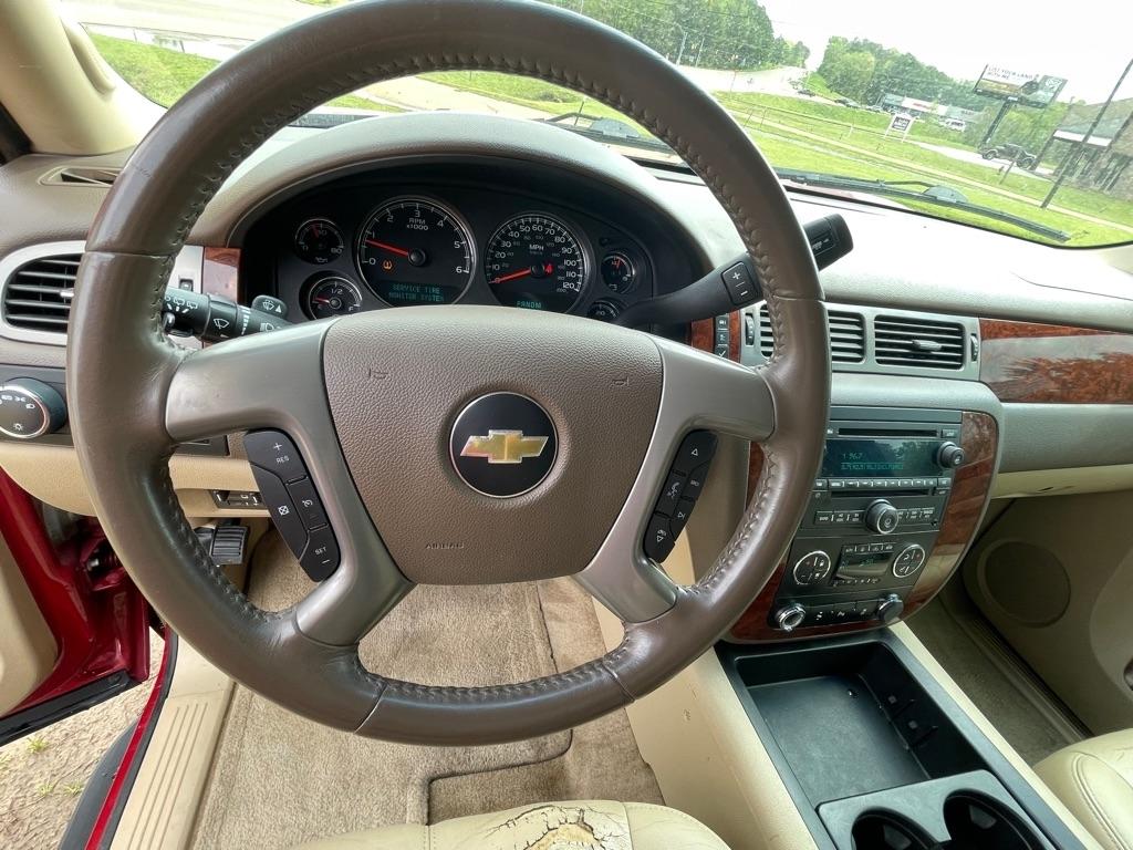 Chevrolet Suburban LT 1500 2WD 2014