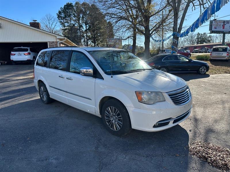 2013 Chrysler Town & Country Touring-L