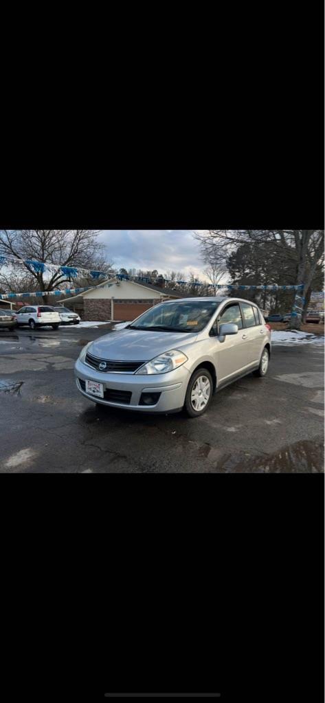 Nissan Versa 1.8 S Hatchback 2012