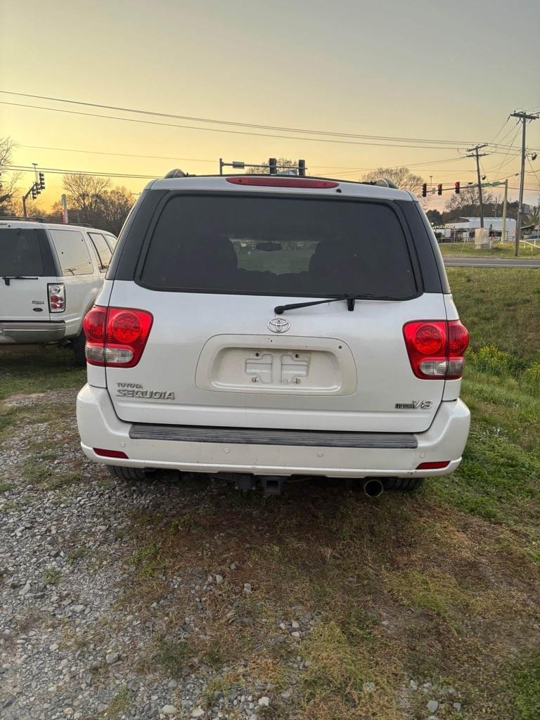 Toyota Sequoia Limited 2WD 2006
