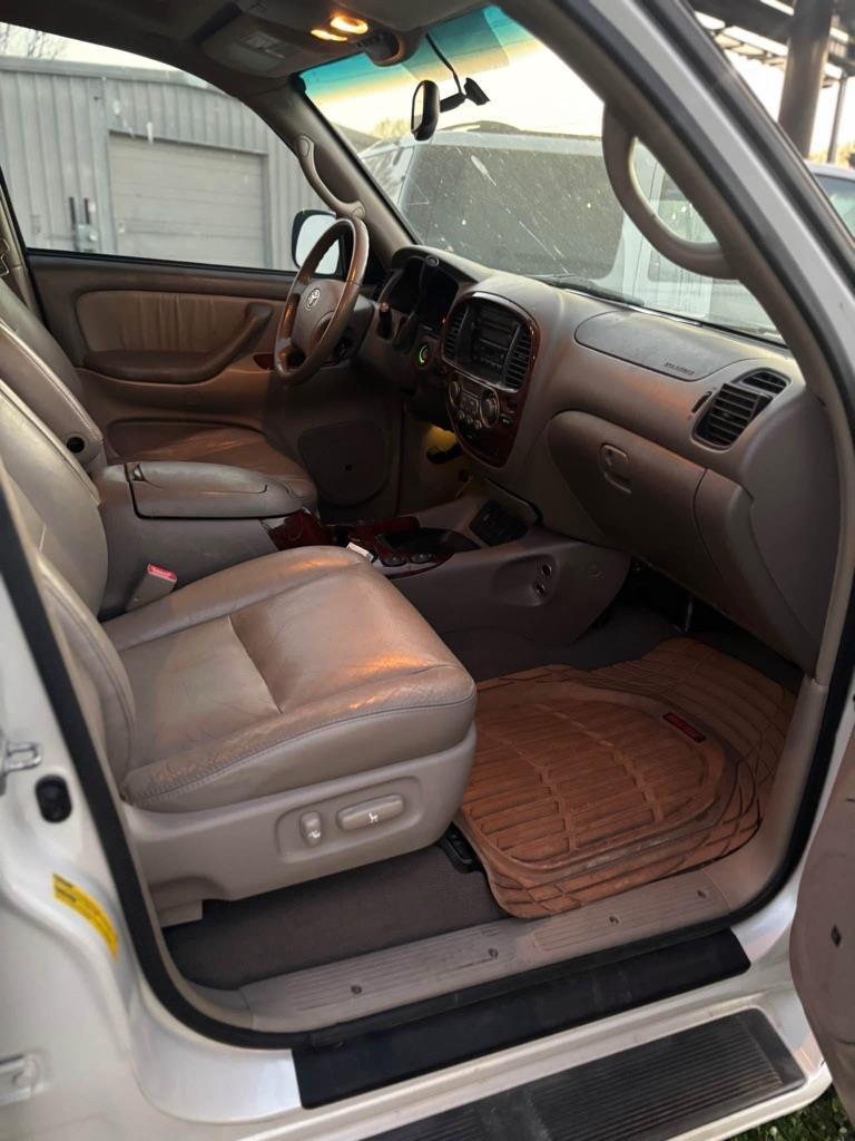 Toyota Sequoia Limited 2WD 2006