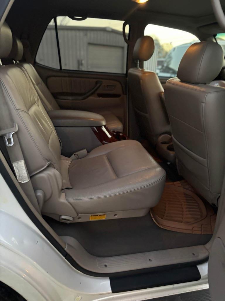 Toyota Sequoia Limited 2WD 2006