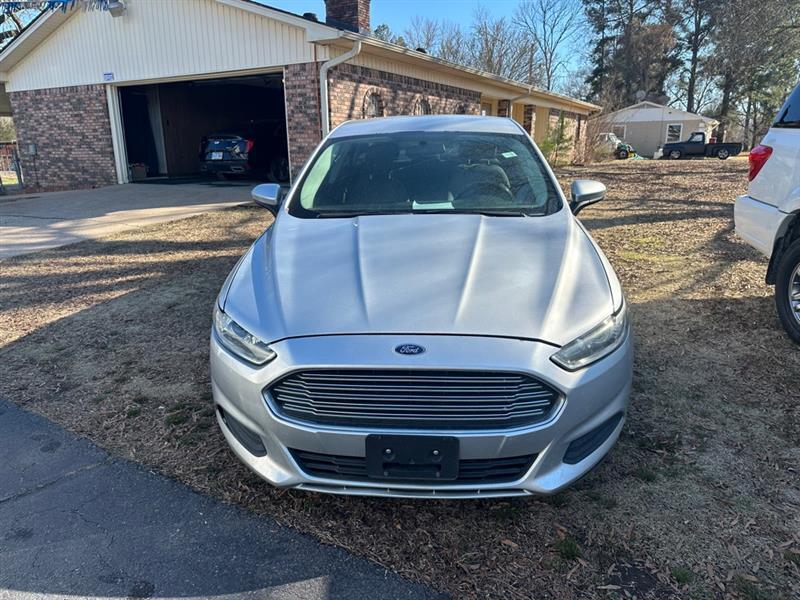 Ford Fusion S 2013