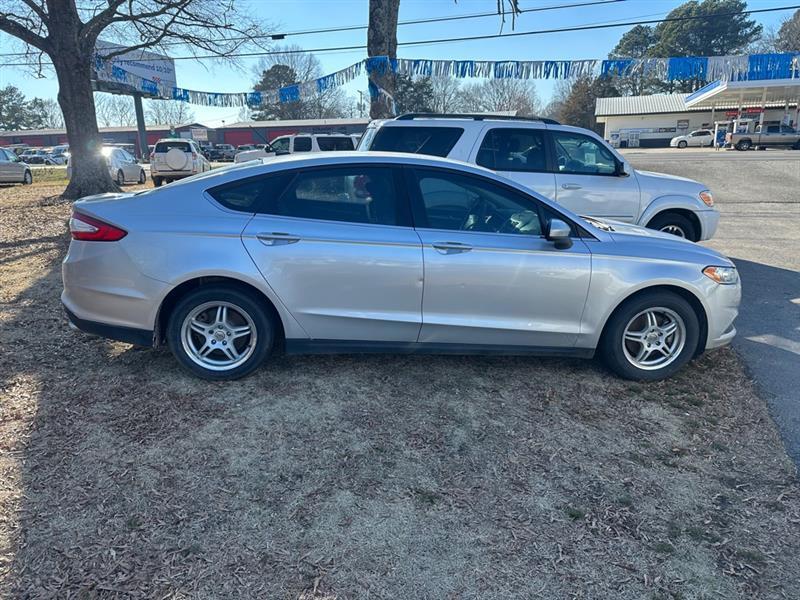 Ford Fusion S 2013