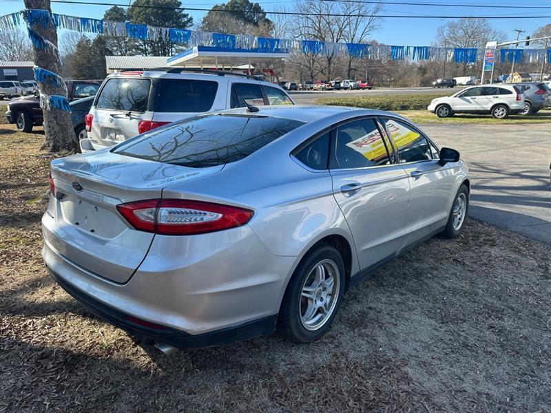 Ford Fusion S 2013