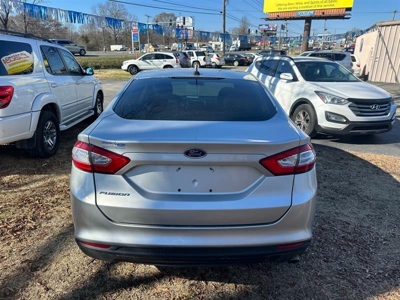 Ford Fusion S 2013