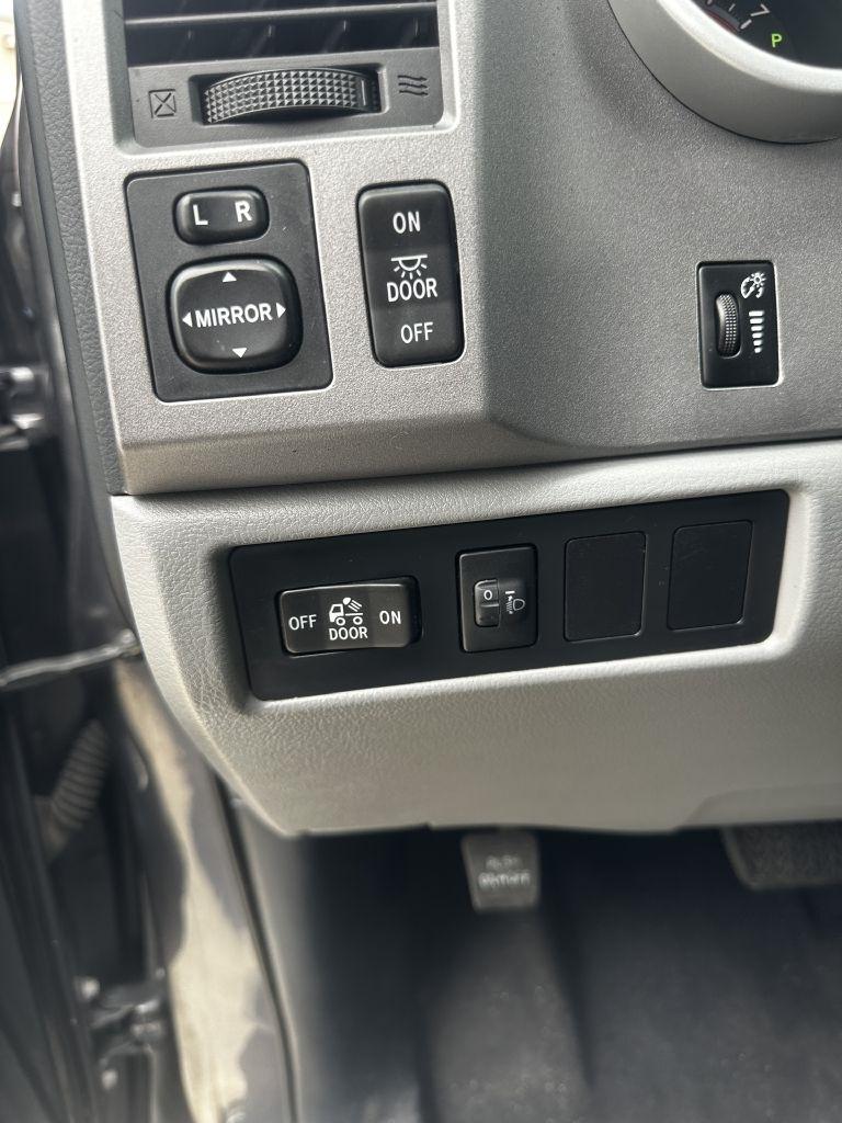 Toyota Tundra  2012