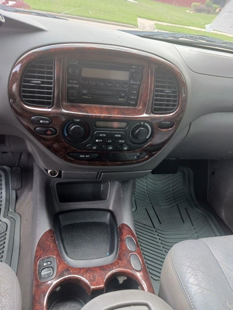 Toyota Sequoia  2002