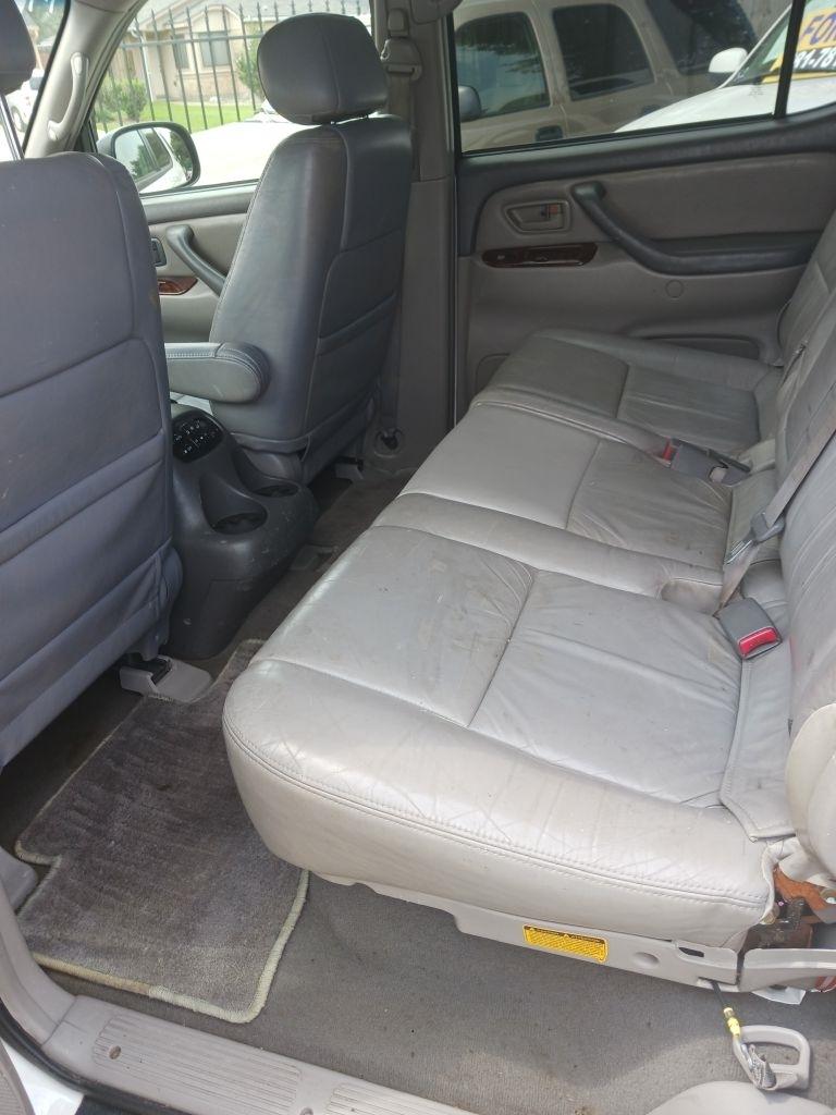 Toyota Sequoia  2002