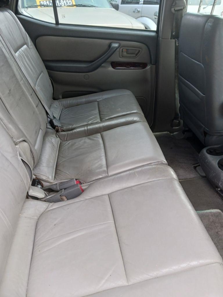 Toyota Sequoia  2002