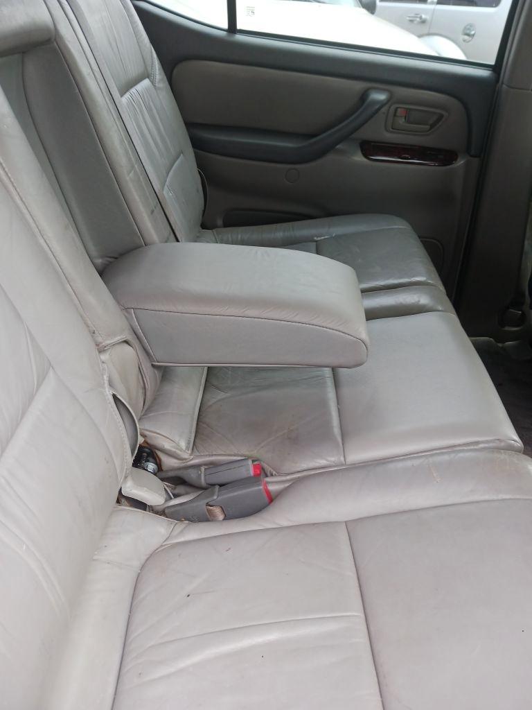 Toyota Sequoia  2002