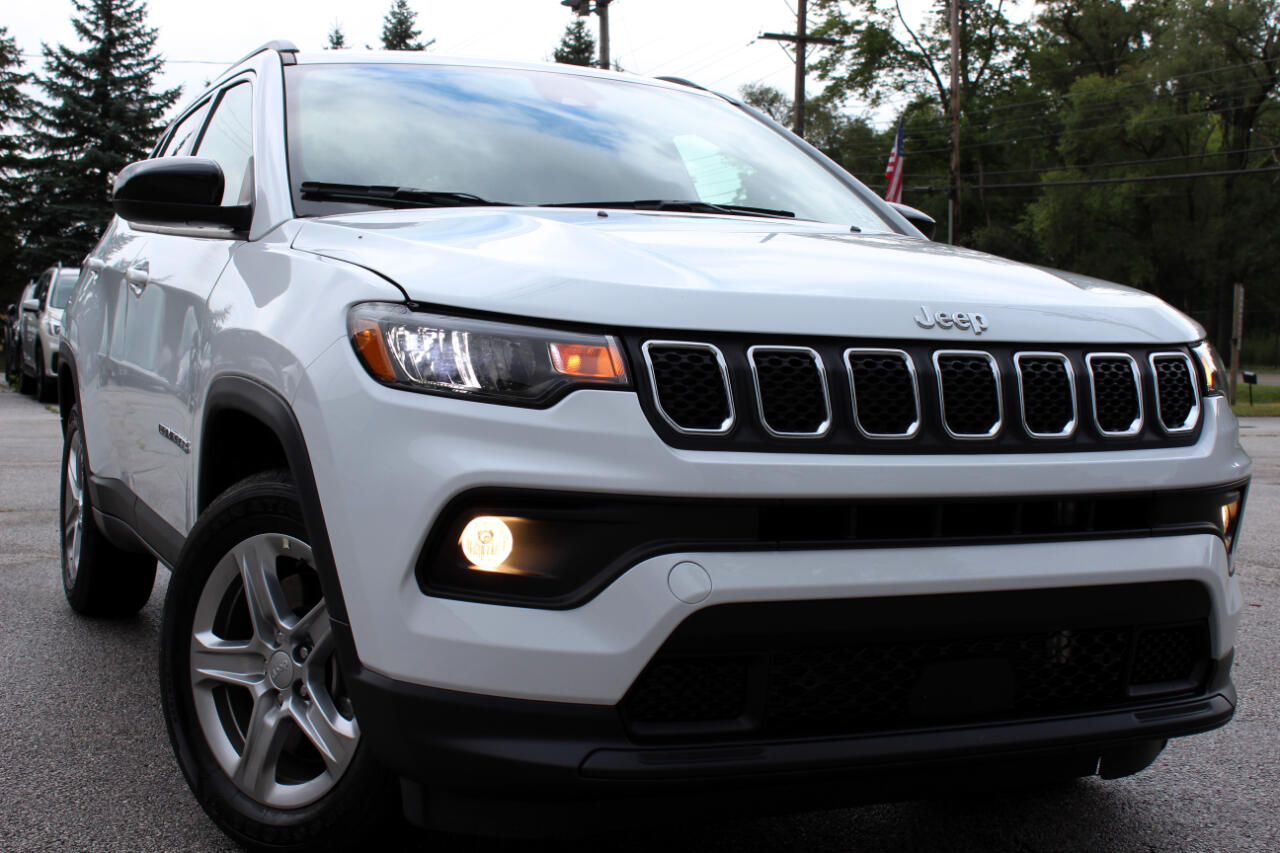 2024 Jeep Compass Latitude photo 2