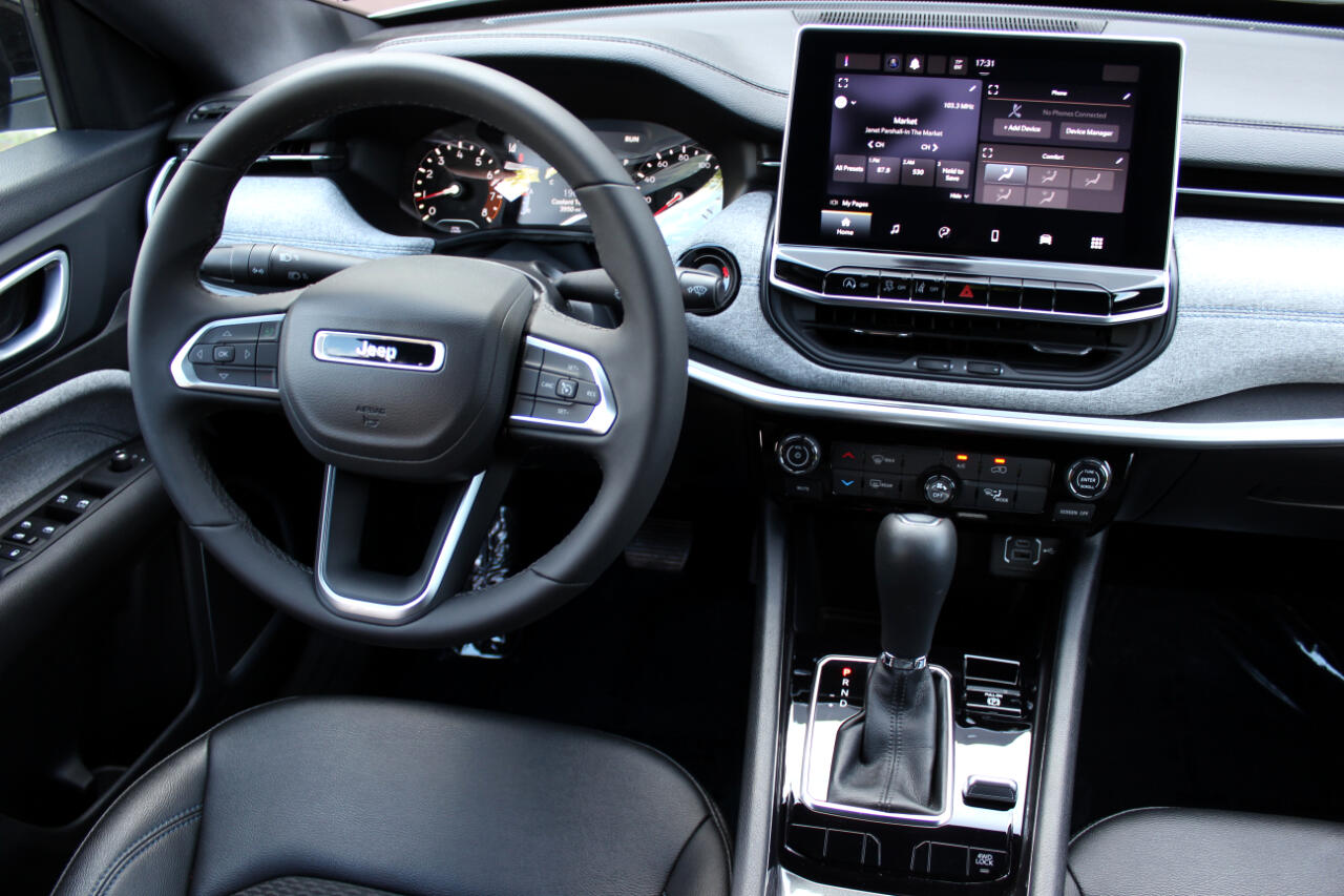 2024 Jeep Compass Latitude photo 3