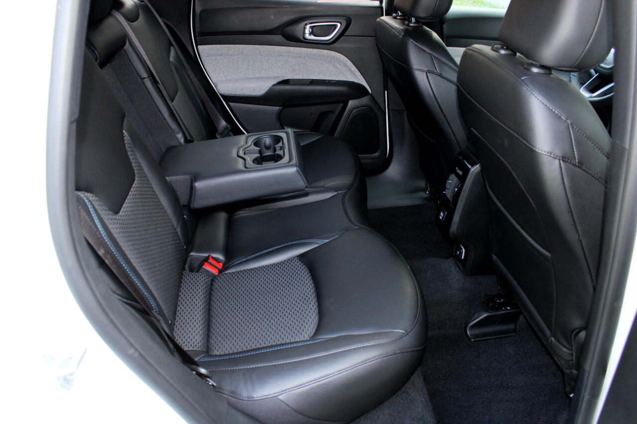 2024 Jeep Compass Latitude photo 16