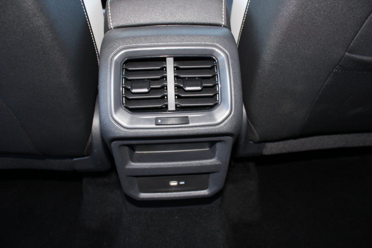 Volkswagen Taos SE 4Motion 2025 Volkswagen Taos SE 4Motion 2025