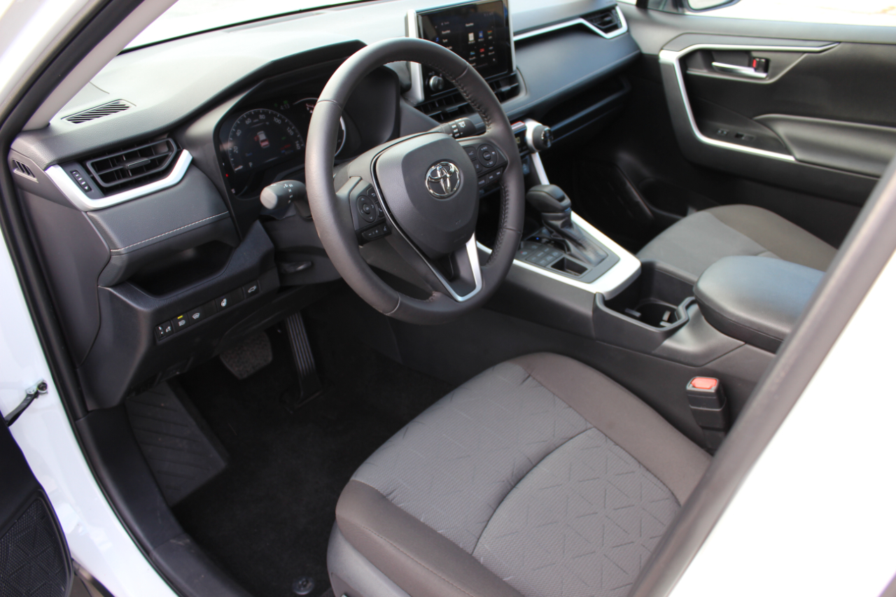 Toyota RAV4 XLE AWD 2025