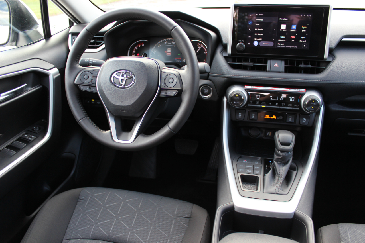 Toyota RAV4 XLE AWD 2025