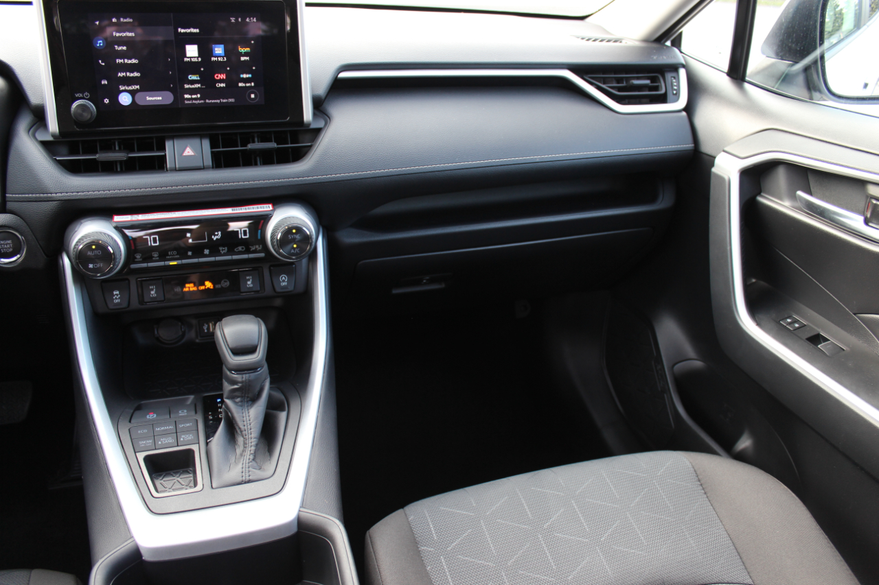 Toyota RAV4 XLE AWD 2025