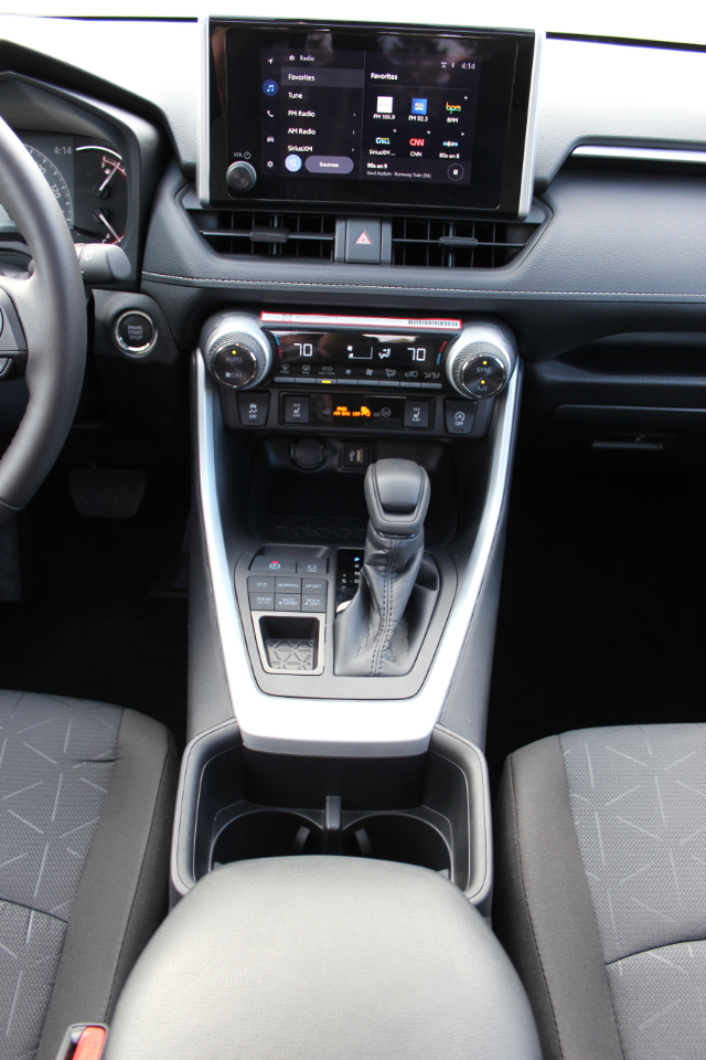 Toyota RAV4 XLE AWD 2025