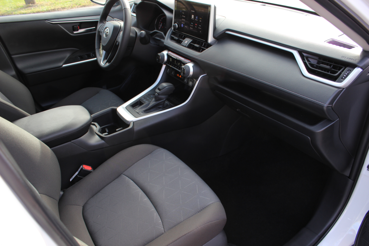 Toyota RAV4 XLE AWD 2025