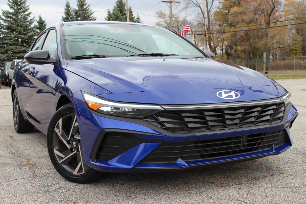 2025 Hyundai Elantra Hybrid SEL Sport photo 2