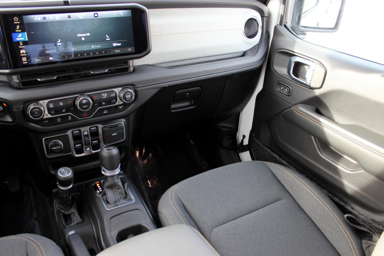 Jeep Wrangler Sahara 2025