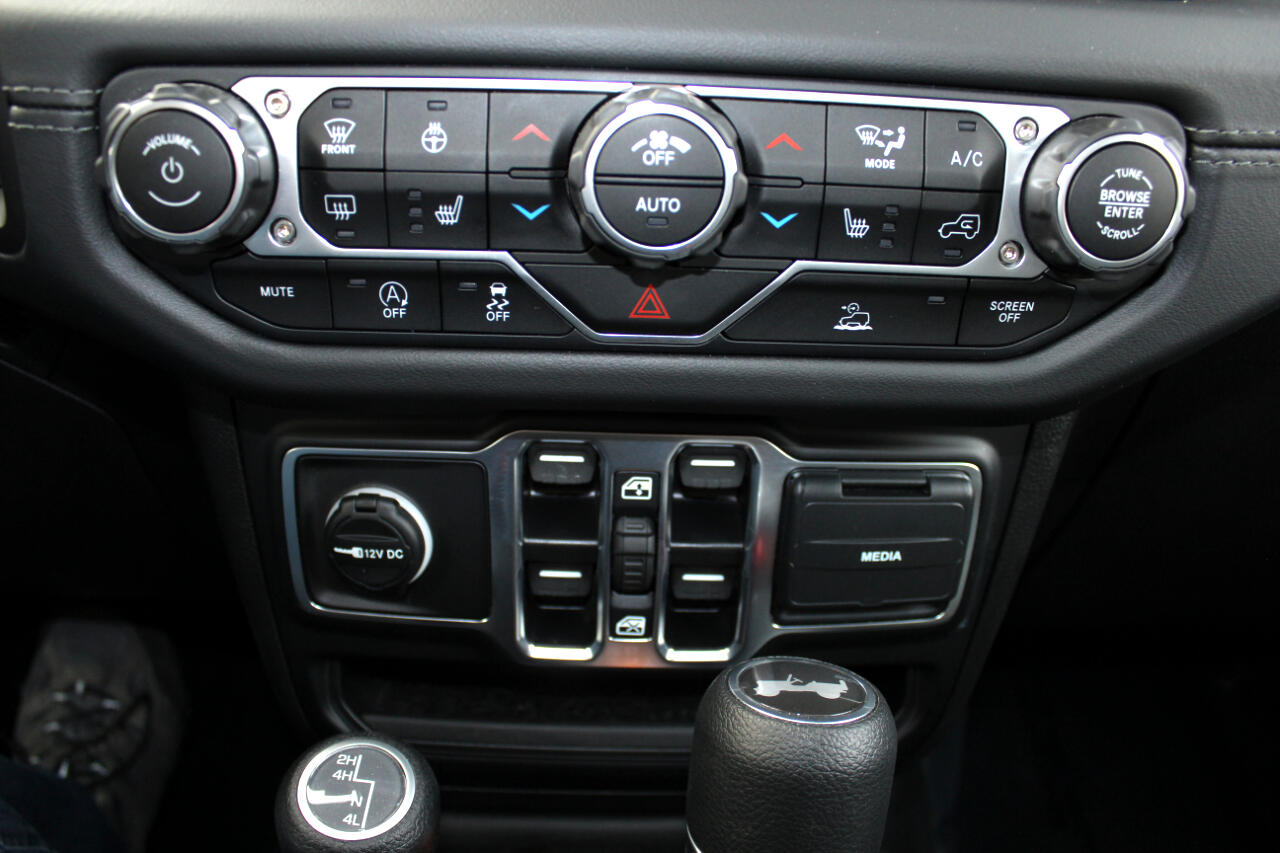 Jeep Wrangler Sahara 2025