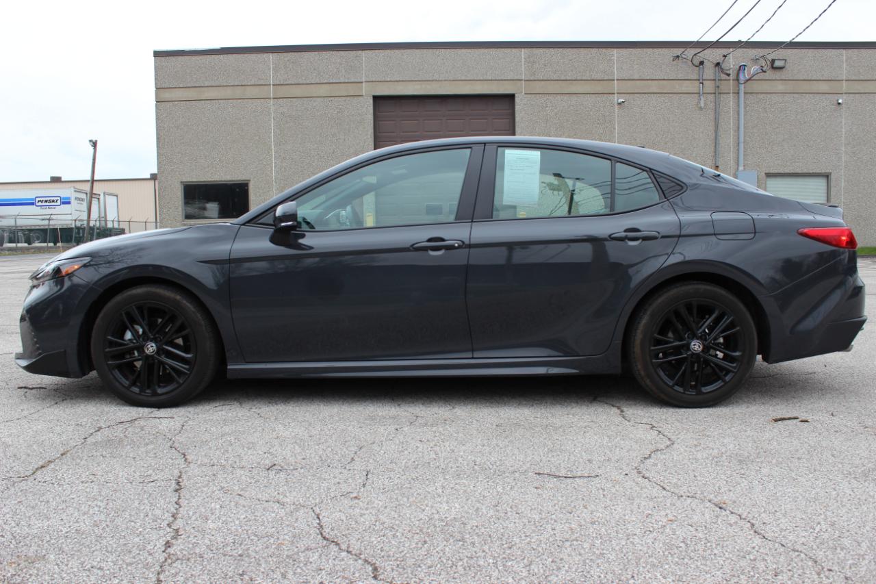 Toyota Camry Hybrid SE 2025