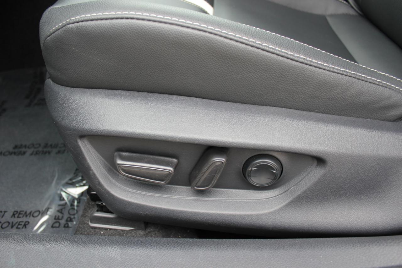 Toyota Camry Hybrid SE 2025