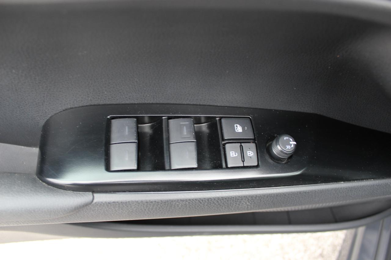 Toyota Camry Hybrid SE 2025