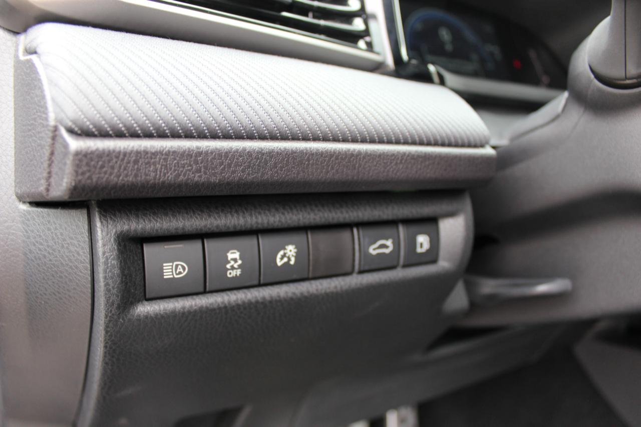 Toyota Camry Hybrid SE 2025