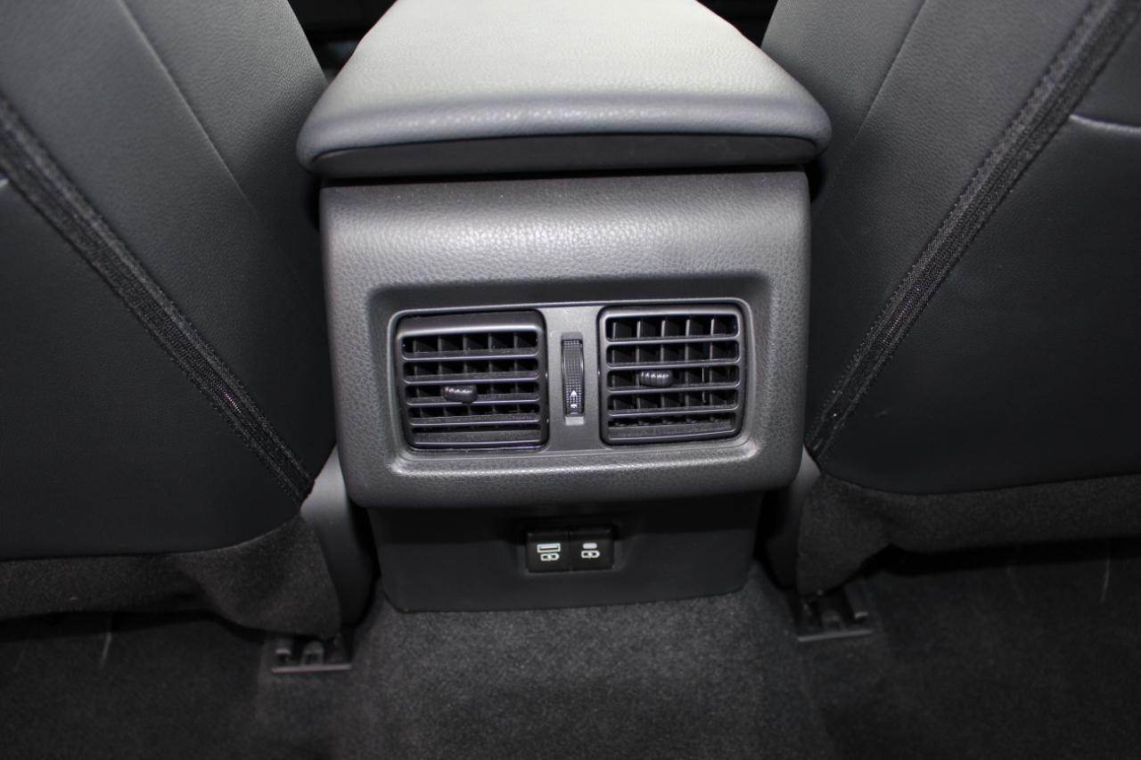 Toyota Camry Hybrid SE 2025