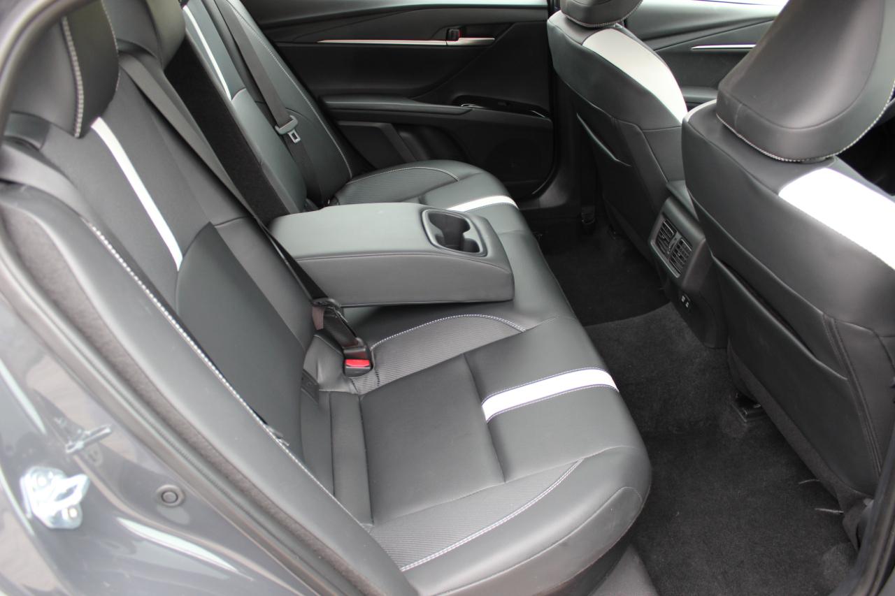 Toyota Camry Hybrid SE 2025