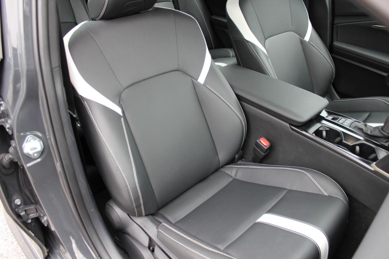 Toyota Camry Hybrid SE 2025