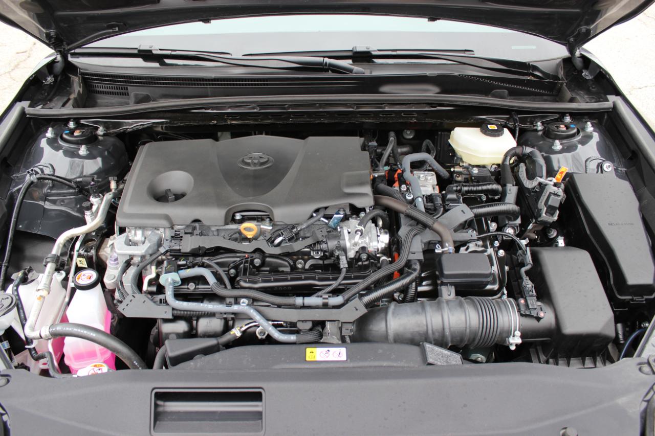 Toyota Camry Hybrid SE 2025