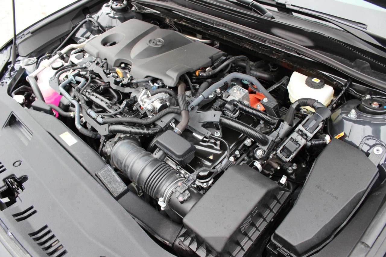 Toyota Camry Hybrid SE 2025